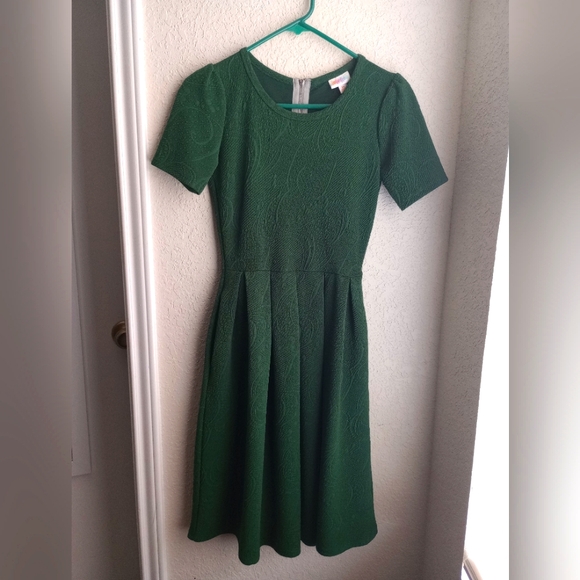 LuLaRoe Dresses & Skirts - Women's lulaRoe Amelia dress stretchy, green, midi, pockets and pleated skirt